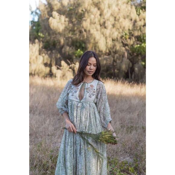 DAUGHTERS OF INDIA Diya Midi Dress in Pistacho Green Size XS - Picture 7 of 16